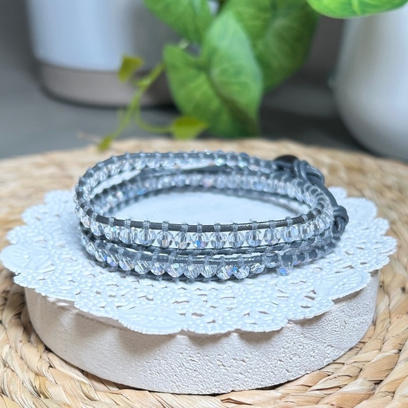 VICTORIA EMERSON’S beautiful Dark Gray Leather & Clear crystal beaded Bracelet - Picture 1 of 8